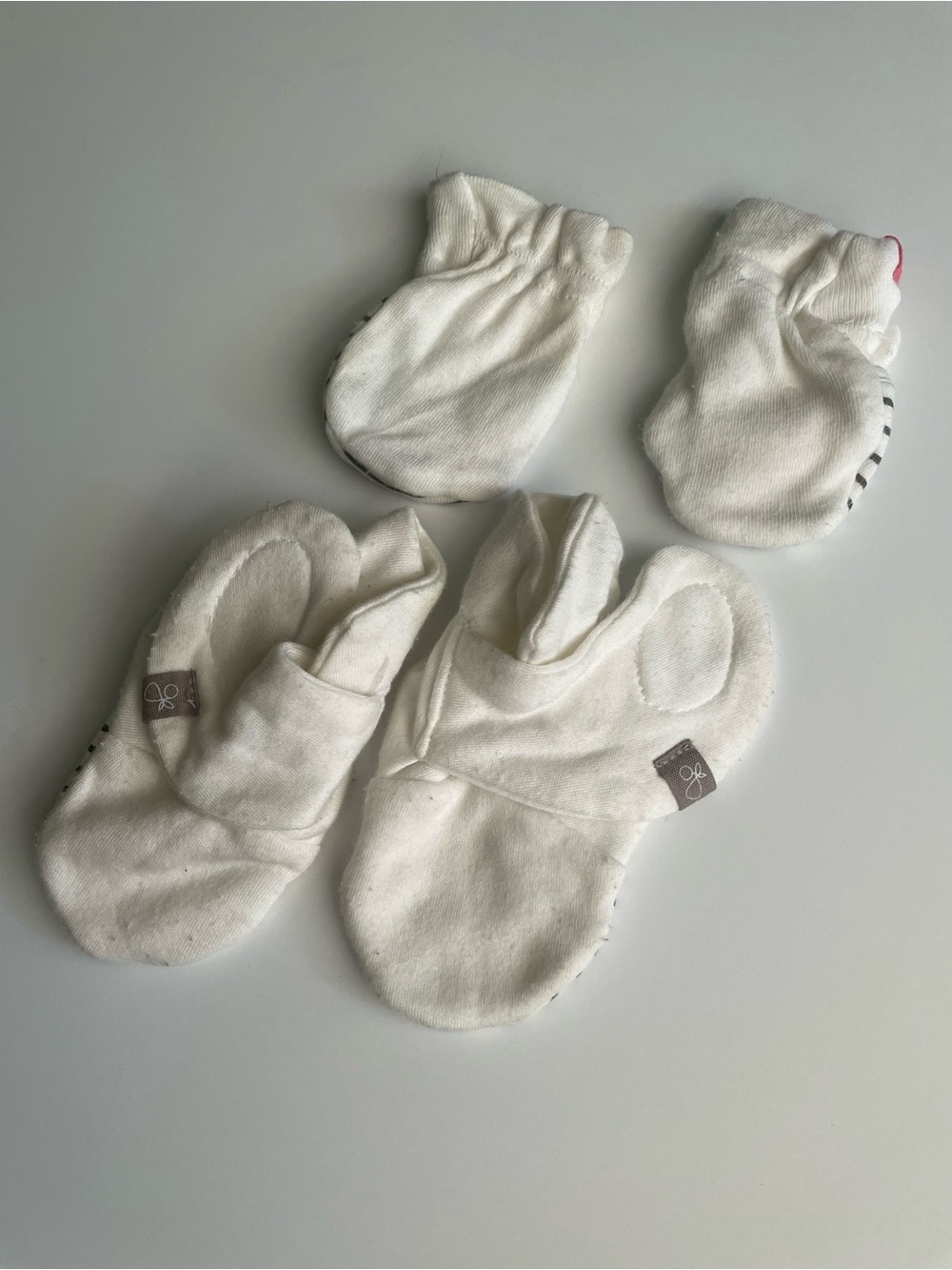 Goumi STAY ON MITTS & BOOTIES | CLOUD - Organic Cotton & Bamboo Viscose